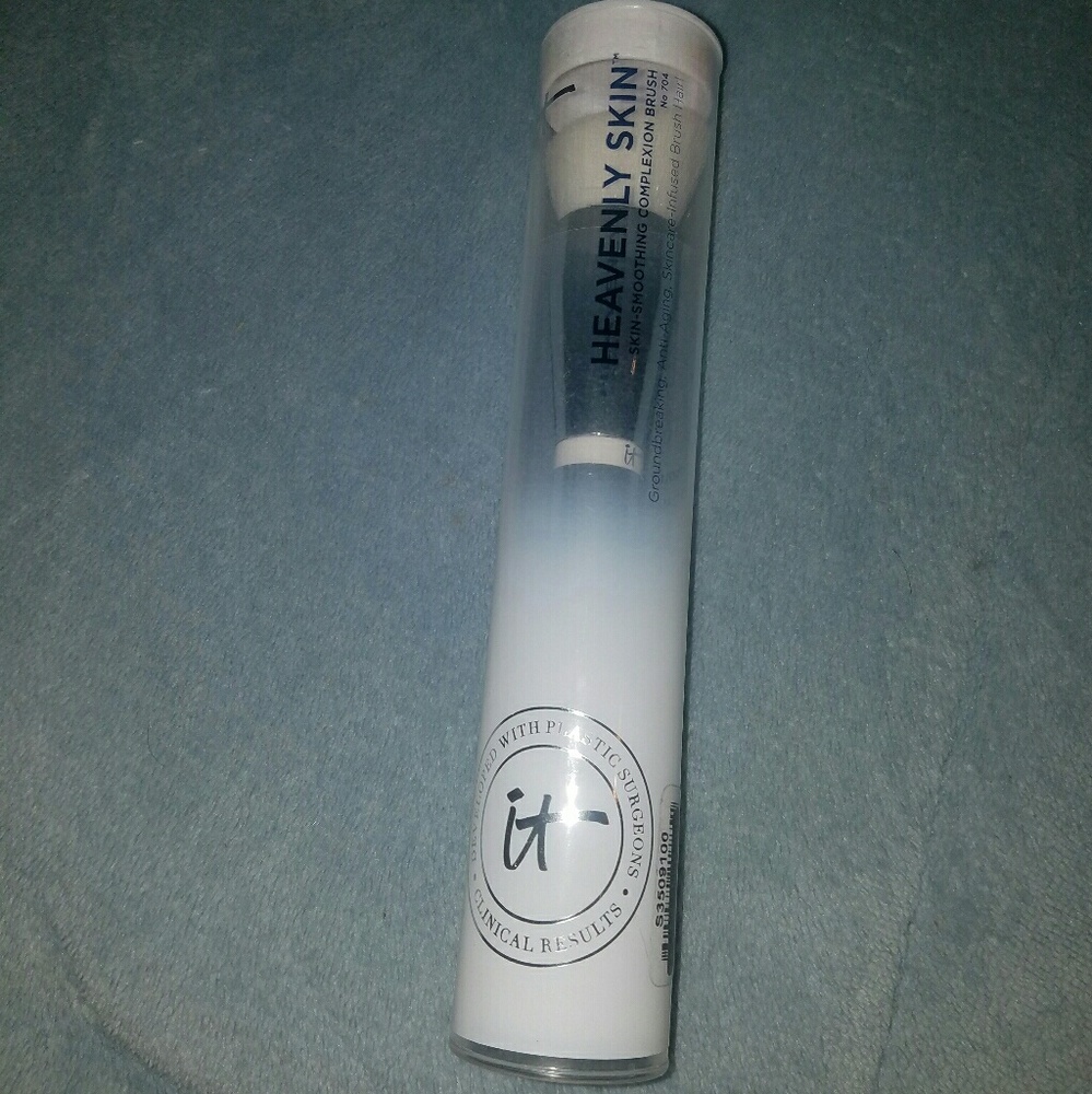 It cosmetics heavenly skin brush